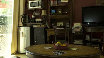 Studio Suite Premium, Bebas Asap Rokok, pemandangan kolam renang | Seprai premium dan didekorasi berbeda-beda