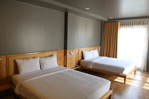 Zweibettzimmer | Minibar, Zimmersafe, Schreibtisch, schallisolierte Zimmer