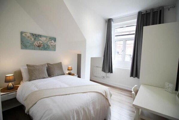 Leilighet – city, 1 dobbeltseng med sovesofa, ikke-røyk | Individuelt dekorert, individuelt innredet og skrivebord