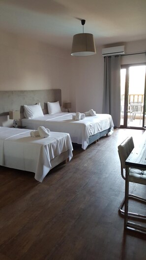 Geluiddichte muren, een strijkplank/strijkijzer, gratis wifi, beddengoed