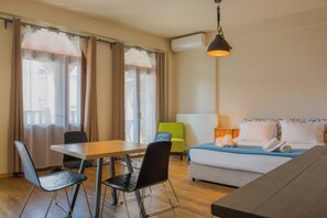 Deluxe Suite (Ground floor Street view)