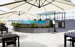 Outdoor pool - WesternLife Hotel (Iksan)