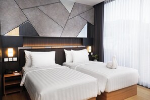 Premier Twin Room | In-room safe, free WiFi, bed sheets