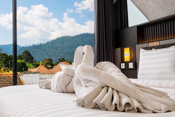 In-room safe, free WiFi, bed sheets