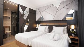 Premier Twin Room | In-room safe, free WiFi, bed sheets