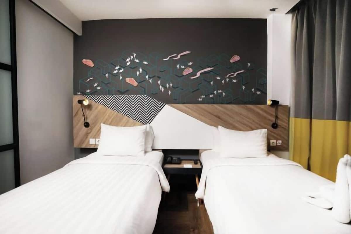 In-room safe, WiFi (free), bed sheets