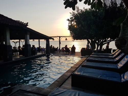 Puri Nusa Beach Hotel