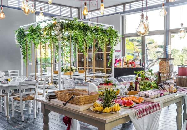 Päivittäinen itsepalveluaamiainen (15 EUR per henkilö)