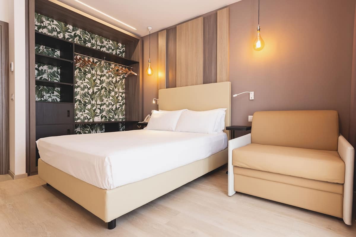 In-room safe, desk, free WiFi, bed sheets
