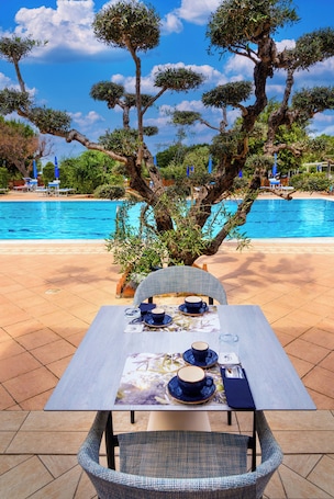 Daily self-serve breakfast (EUR 15 per person)