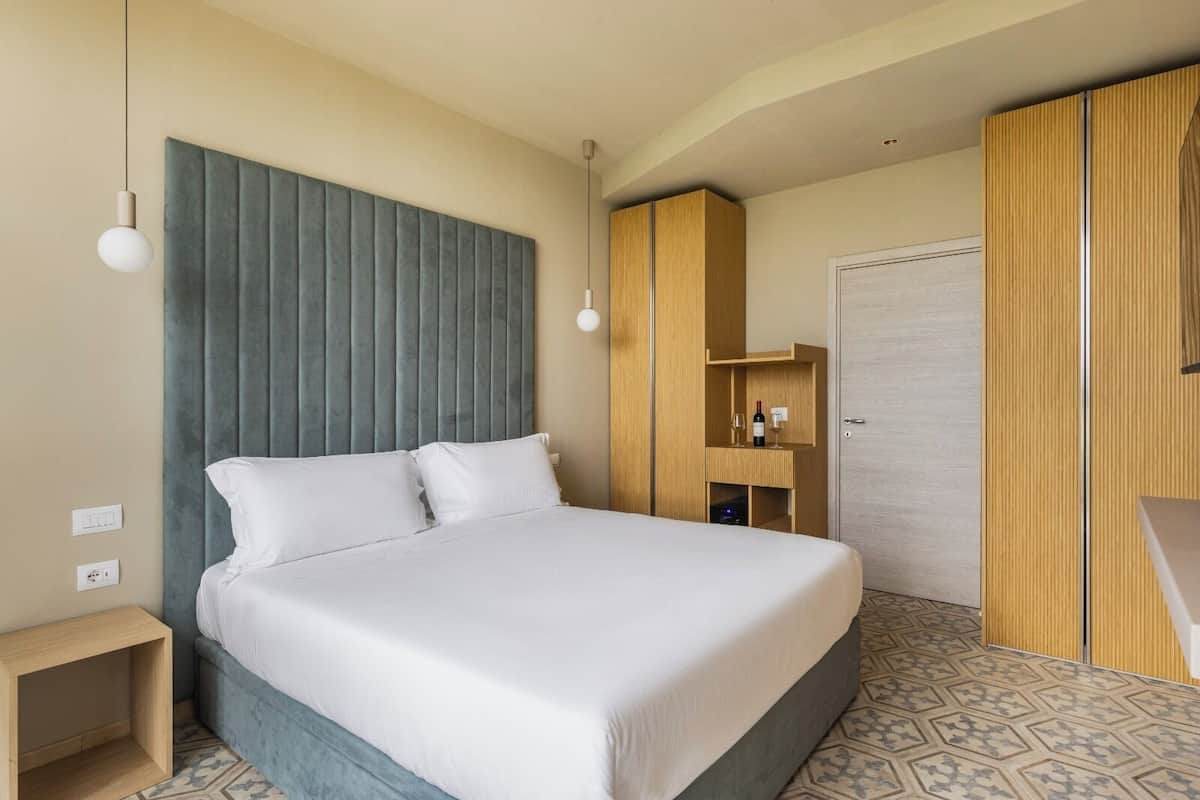In-room safe, desk, free WiFi, bed sheets