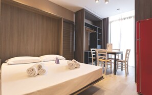 Standard Room | In-room safe, desk, free WiFi, bed sheets