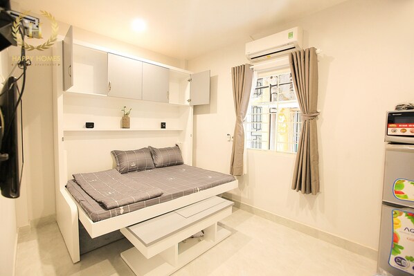 Studio Suite cơ bản, 1 phòng ngủ | Bàn, phòng cách âm, truy cập Internet không dây miễn phí