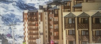 Val Thorens, al pie de las pistas, reformado y estacionamiento incluido.