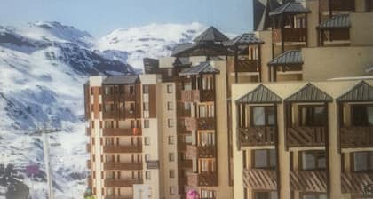 Val Thorens,  pieds des pistes , refait à neuf, parking couvert en supplément.