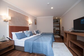 Comfort Triple Room | Premium bedding, minibar, in-room safe, desk - Nomade Hotel Exclusive (Istanbul)