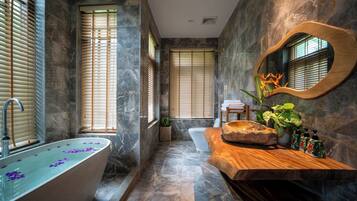 Luxury Suite, Mountain View | Desk, blackout drapes, WiFi (free), bed sheets