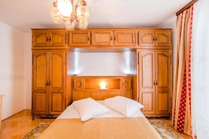 Apartment, 2 Doppelbetten | Kostenloses WLAN, Bettwäsche