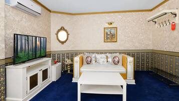 Deluxe Studio, 1 Queen Bed, Non Smoking | Living area | Flat-screen TV, DVD player