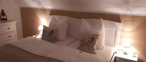 Classic-Doppelzimmer, Küche | Minibar, Bügeleisen/Bügelbrett, kostenloses WLAN, Bettwäsche