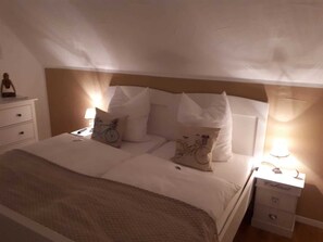 Classic Double Room, Kitchen | Minibar, iron/ironing board, free WiFi, bed sheets - Guest House Dommitzsch (Dommitzsch)