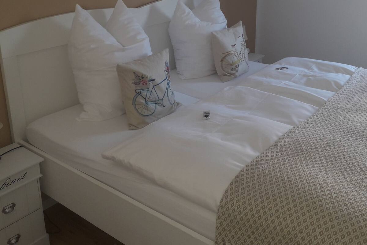 Kamar Double Klasik, dapur | Minibar, setrika/meja setrika, Wi-Fi gratis, dan seprai linen