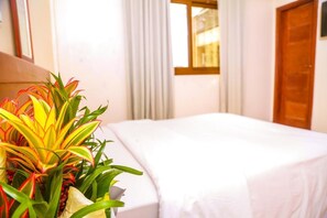 2 bedrooms, Egyptian cotton sheets, premium bedding, desk
