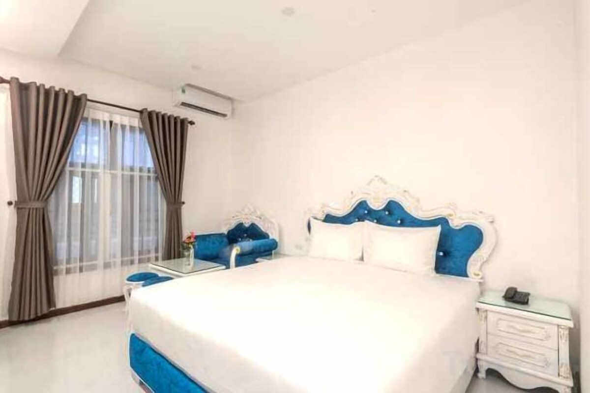 Minibar, in-room safe, blackout drapes, soundproofing