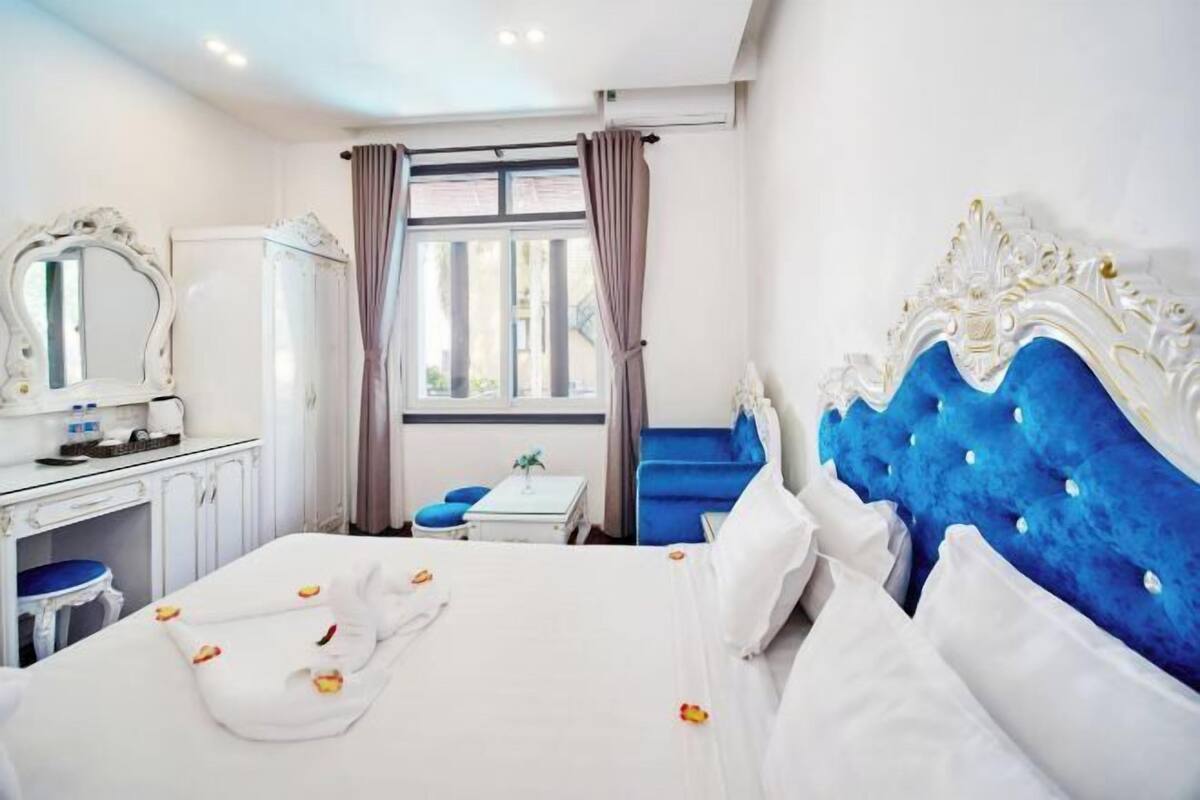 Minibar, in-room safe, blackout drapes, soundproofing