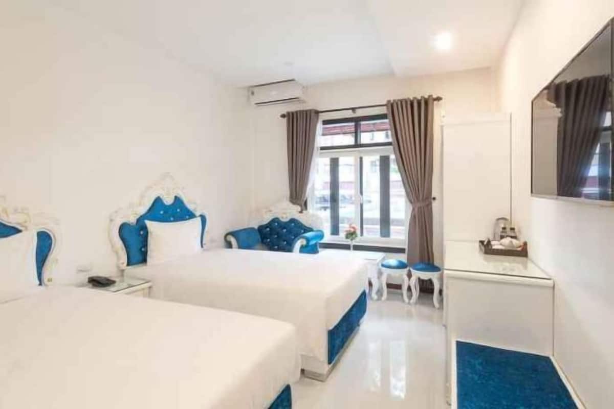 Minibar, in-room safe, desk, blackout curtains