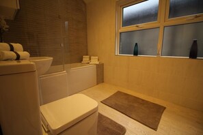 Exclusive Apartment, 1 Bedroom, Non Smoking | Bathroom | Combined shower/bathtub, hair dryer, towels - Exquisite 1 Bed Apartment near Heathrow (Staines)