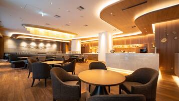 Breakfast, lunch and dinner served