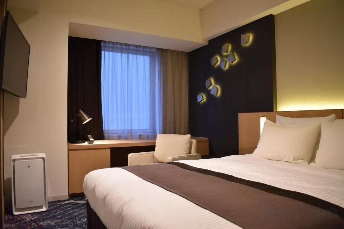In-room safe, blackout curtains, iron/ironing board, free WiFi