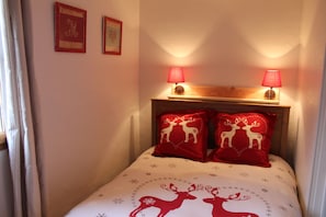 Individually decorated, individually furnished, soundproofing - Le silence du midi (Comus)