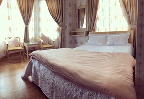 Standard Double Room | Desk, blackout drapes, free WiFi, bed sheets - An Nhien Villa (Da Lat)