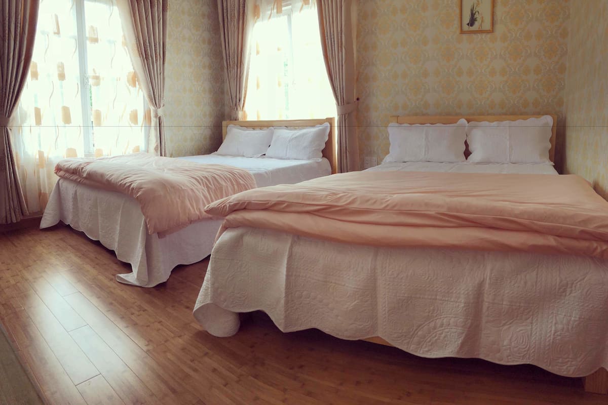 Standard Twin Room | Desk, blackout drapes, free WiFi, bed sheets