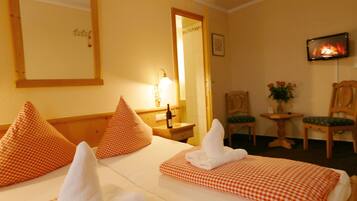 Double Room | Desk, free WiFi, bed sheets