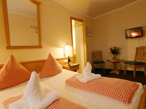 مكتب وواي فاي مجانًا وملاءات أسرّة