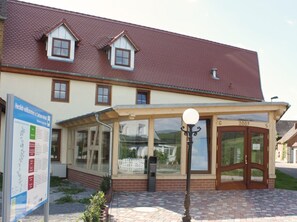 المنشأة من الخارج