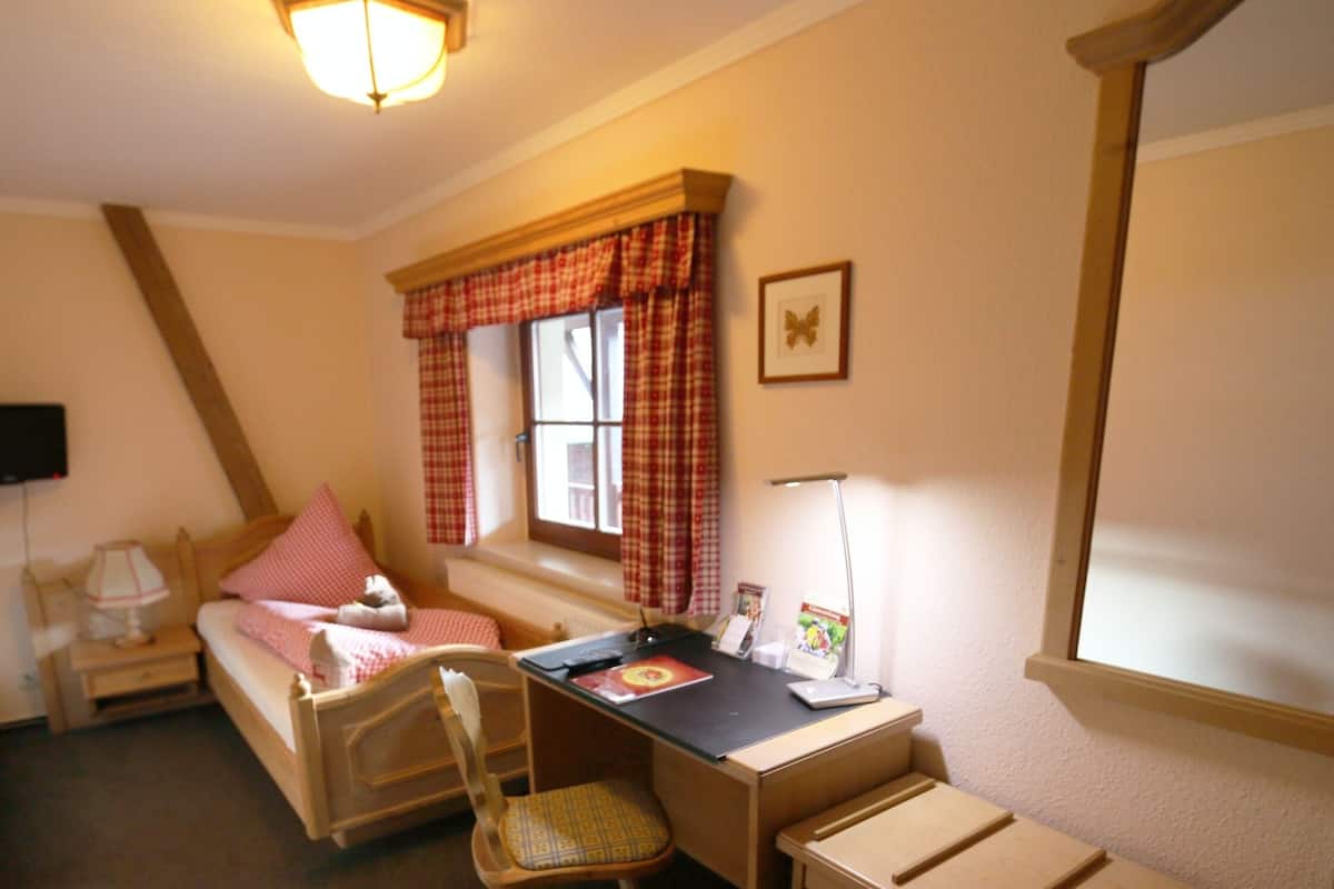 Single Room | Living area | TV