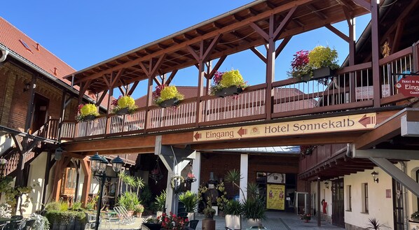 المنشأة من الخارج