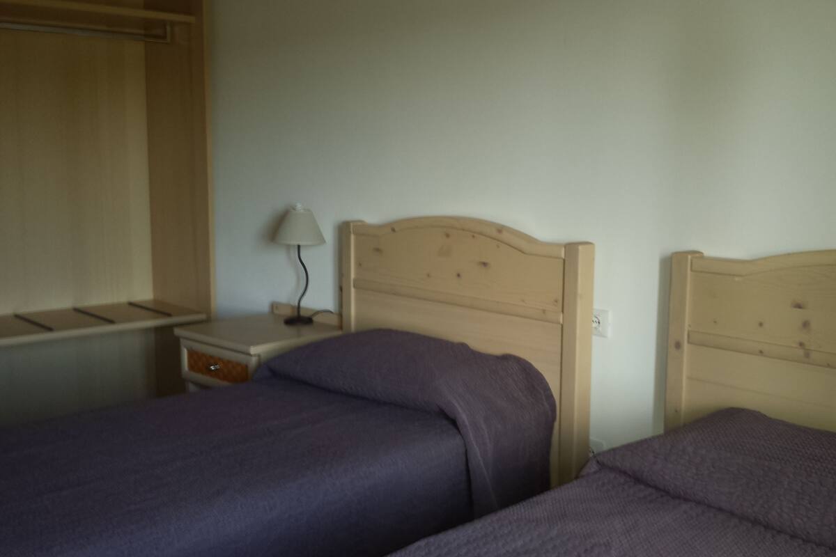 Chambre double, salle de bain privée | Bureau, système d’insonorisation, lit d’appoint (supplément)
