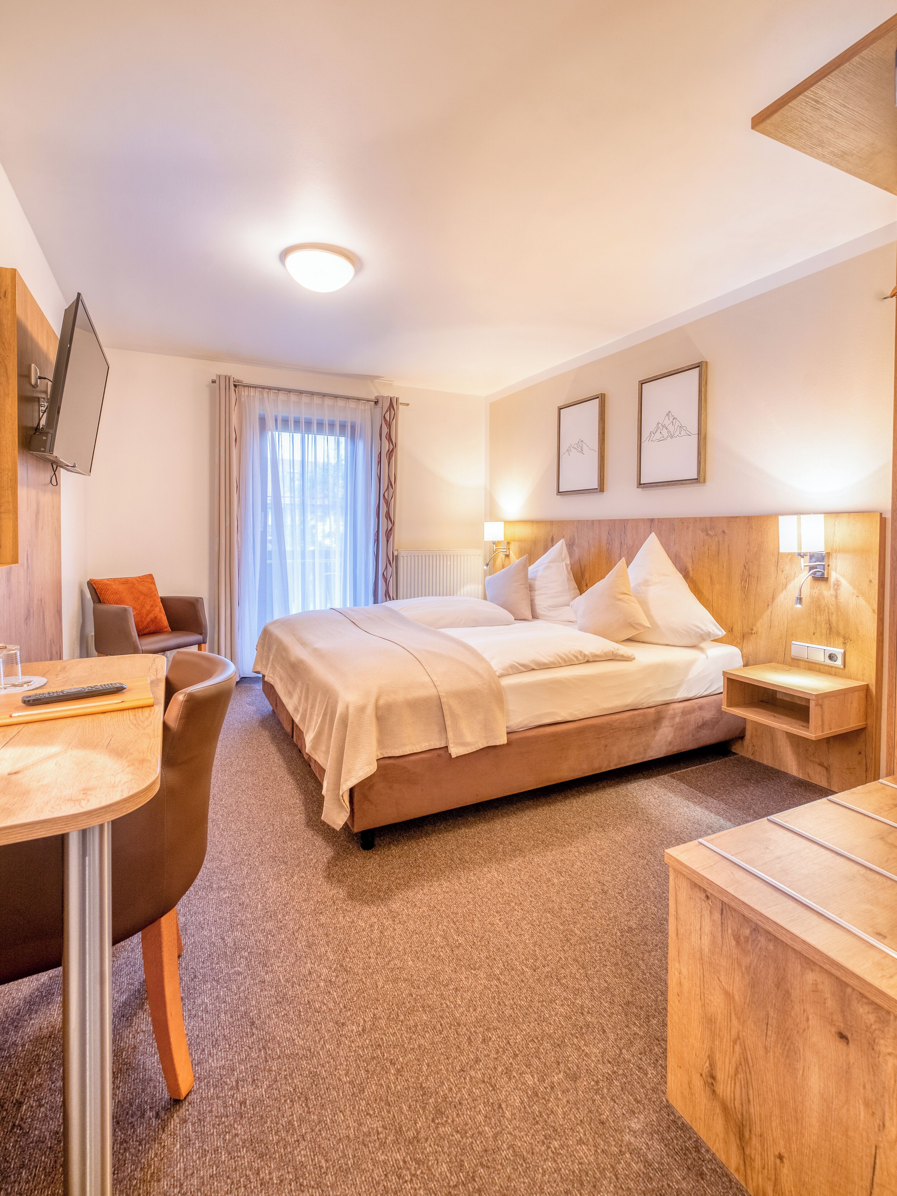 Blackout drapes, free WiFi, bed sheets