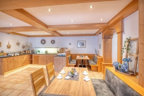 Petit déjeuner buffet compris tous les jours