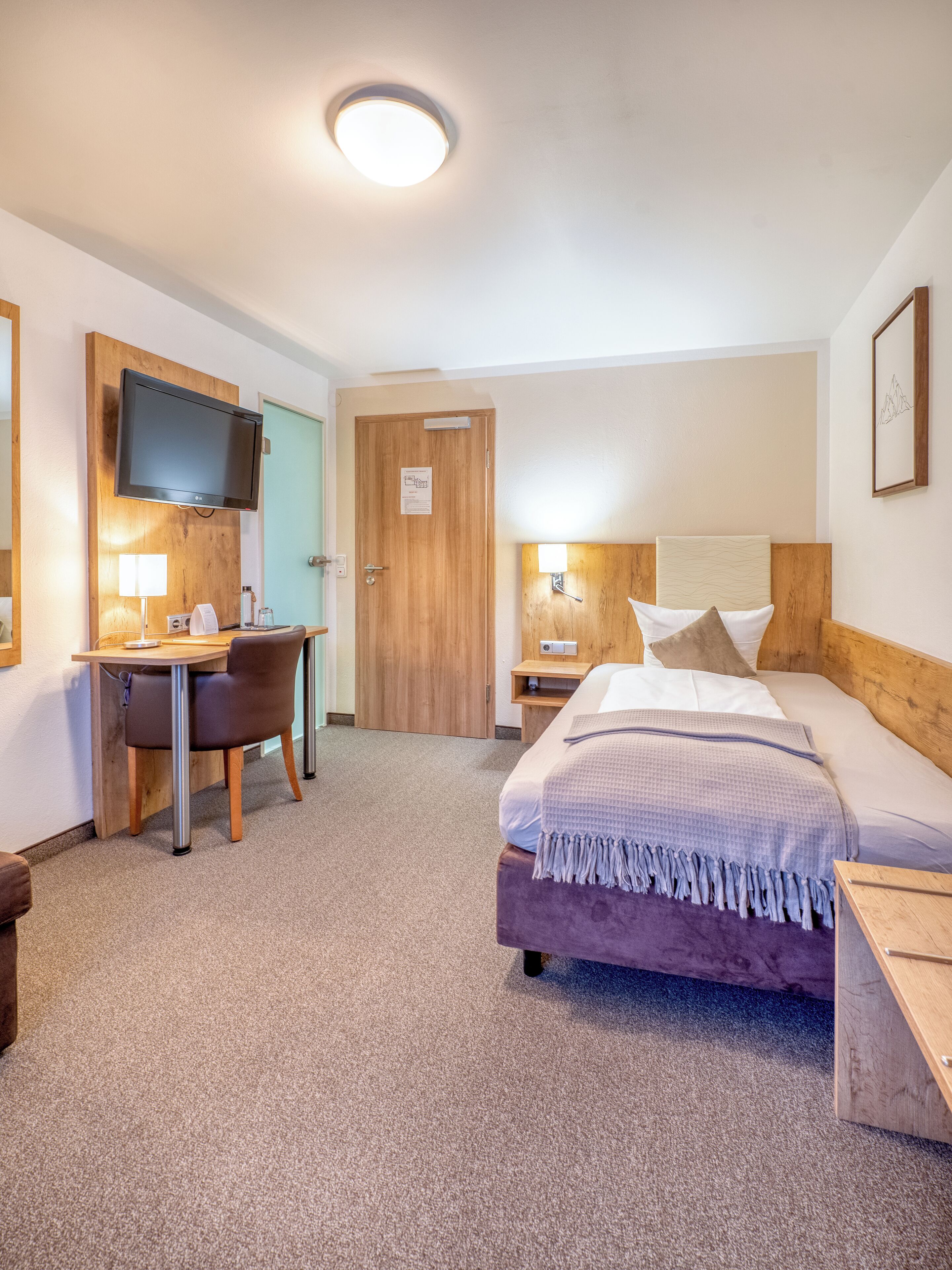 Single Room | Blackout drapes, free WiFi, bed sheets