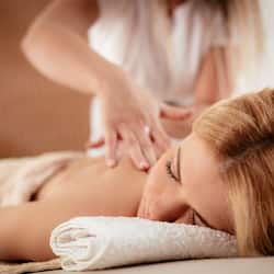 Körperbehandlungen, Aromatherapie, Tiefengewebe-Massagen, Thai-Massagen