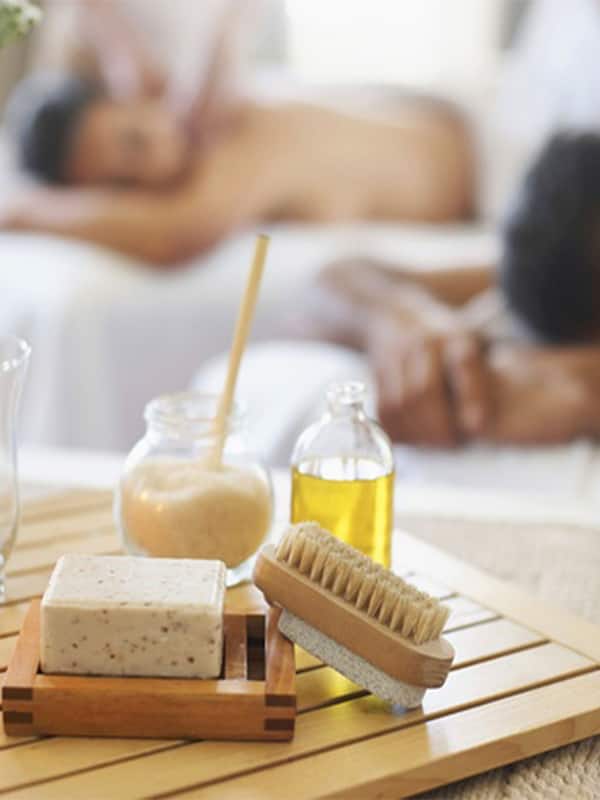 Körperbehandlungen, Aromatherapie, Tiefengewebe-Massagen, Thai-Massagen