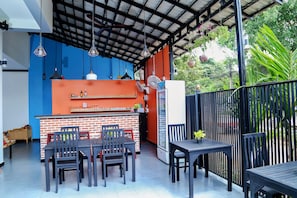 Bar (on property) - Noni Tree Hostel (Siem Reap)