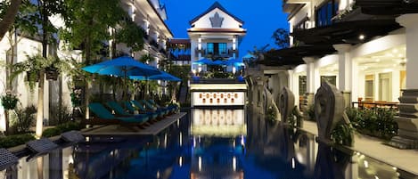 Outdoor pool, pool umbrellas