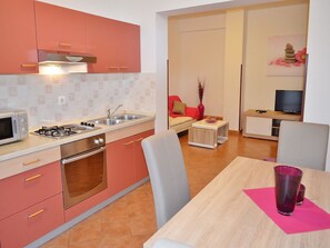 Apartment, 1 Double Bed | Private kitchen | Microwave, stovetop, coffee/tea maker, cookware/dishes/utensils - Apartments Medusa (Rovinj)